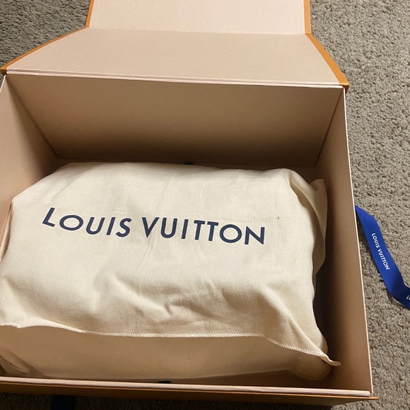 Authentic Louis Vuitton Montorgueil PM - Picture 2 of 10
